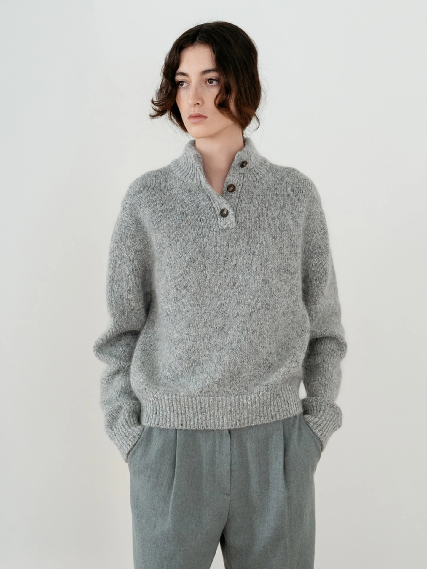 Женский вязаный шерстяной свитер Lerobe с полуоткрытым воротником, свободного кроя, на пуговицах, для повседневной носки на улице, мягкий, теплый, с длинными рукавами
Женский вязаный шерстяной свитер Lerobe с полуоткрытым воротником, свободного кроя, на пуговицах, для повседневной носки на улице, мягкий, теплый, с длинными рукавами