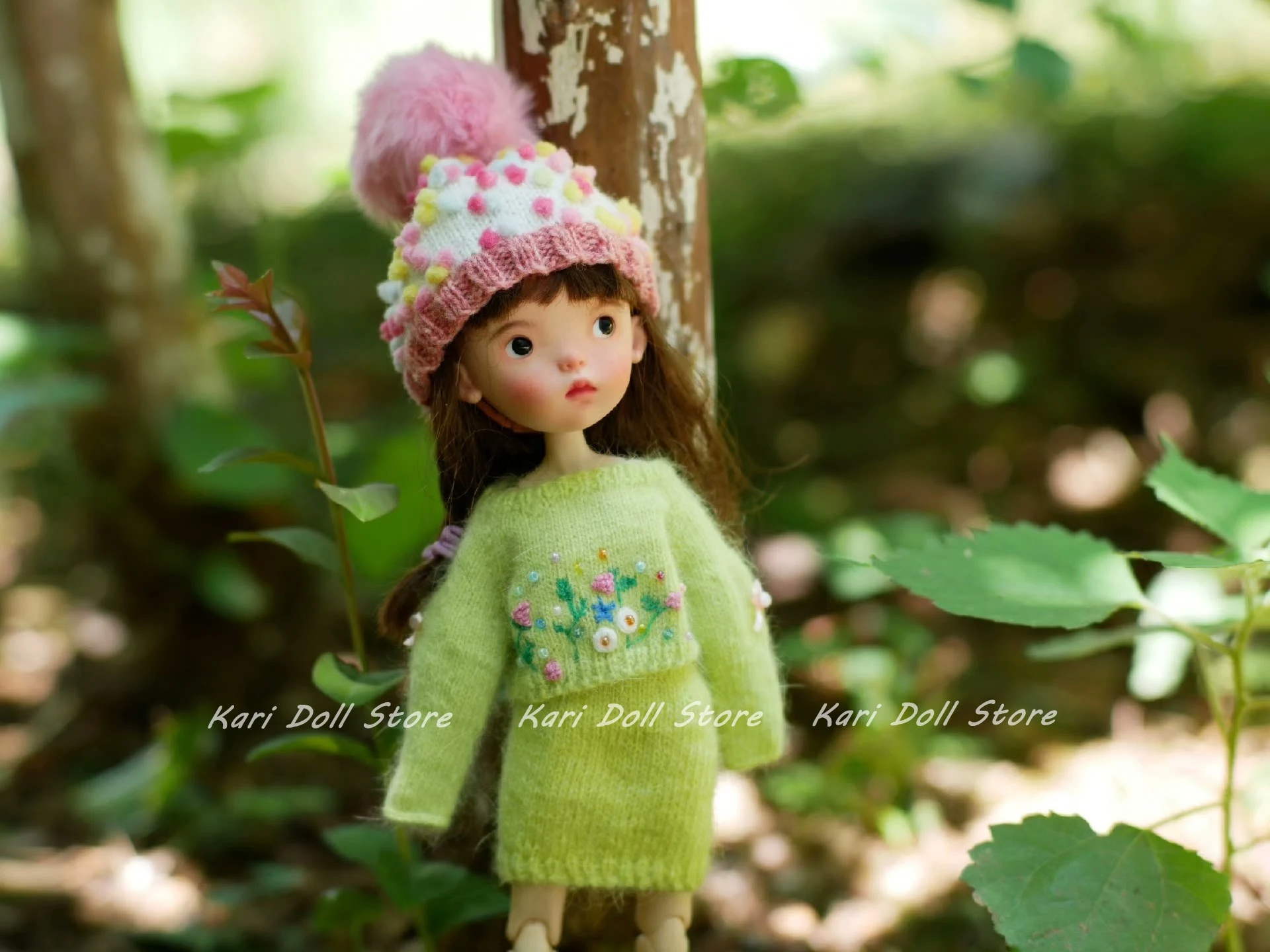 Kari Doll Clothes and skirts dress Original hand-embroidered green sweater set for Landazz Landoudou Doll
Kari Doll Clothes and skirts dress Original hand-embroidered green sweater set for Landazz Landoudou Doll