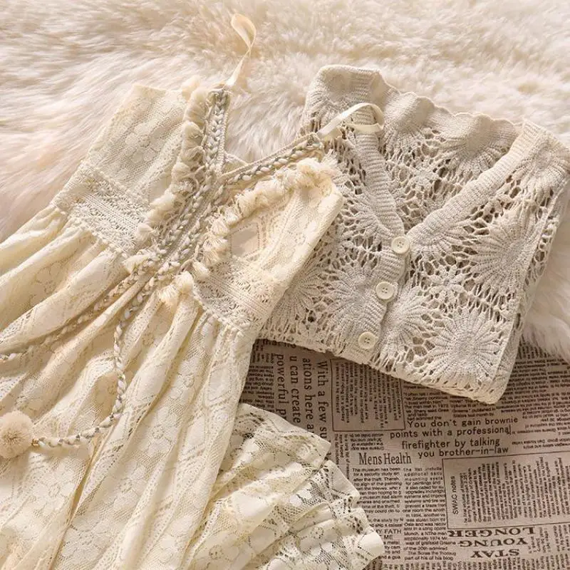 Women Vintage 2 Pieces Sets Lace Patchwork Hollow Out Design Slim Crop Suspender Vest A-line High Waist Pleated Skirts Outfits
Women Vintage 2 Pieces Sets Lace Patchwork Hollow Out Design Slim Crop Suspender Vest A-line High Waist Pleated Skirts Outfits