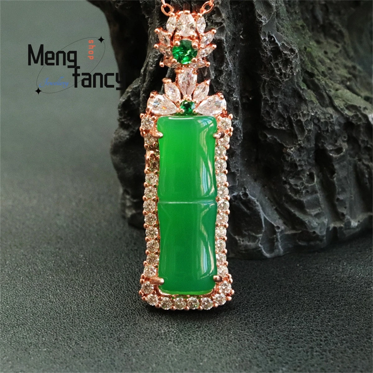 Natural Chrysoprase Agate Bamboo Knot Double Green Treasure Rose Gold Necklace Generous Personality Fashion Versatile Jewelry
Natural Chrysoprase Agate Bamboo Knot Double Green Treasure Rose Gold Necklace Generous Personality Fashion Versatile Jewelry