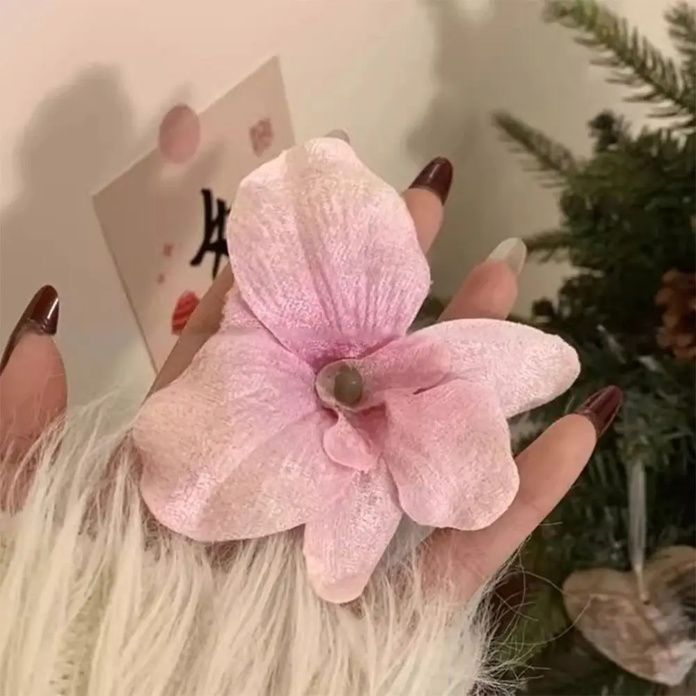 Realistic Orchid Flower Hair Clip Elegant Vacation Photoshoots Props Side Clip for Bangs Beach Hair Accessory for Women Girls
Realistic Orchid Flower Hair Clip Elegant Vacation Photoshoots Props Side Clip for Bangs Beach Hair Accessory for Women Girls
