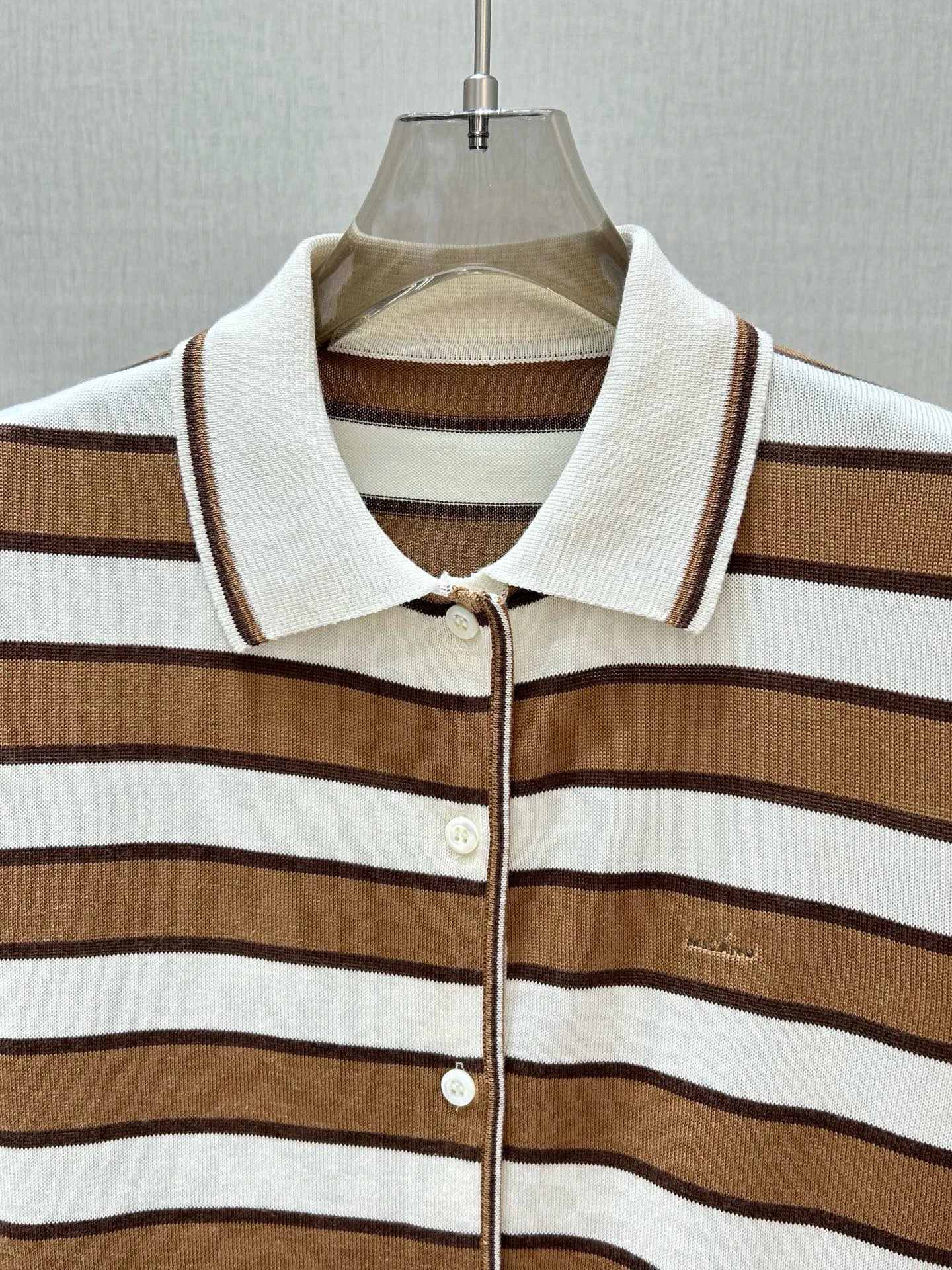 00% Cotton Embroidered Logo Stripe Knitted ort Sve Turn-down Collar Women's T-irt Comfortable Breathable Spring Faion
00% Cotton Embroidered Logo Stripe Knitted ort Sve Turn-down Collar Women's T-irt Comfortable Breathable Spring Faion