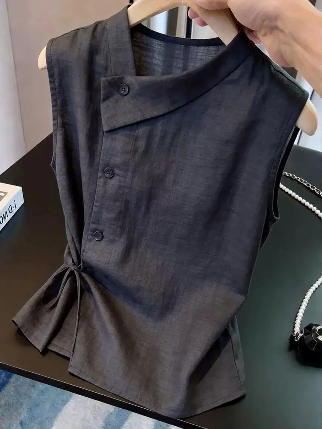 Fashionable Summer Sleeveless Vest Belted Waist Slimming Commute Top Women's Style 2026 Poetic Lin Silk Straight Cut Long
Fashionable Summer Sleeveless Vest Belted Waist Slimming Commute Top Women's Style 2026 Poetic Lin Silk Straight Cut Long