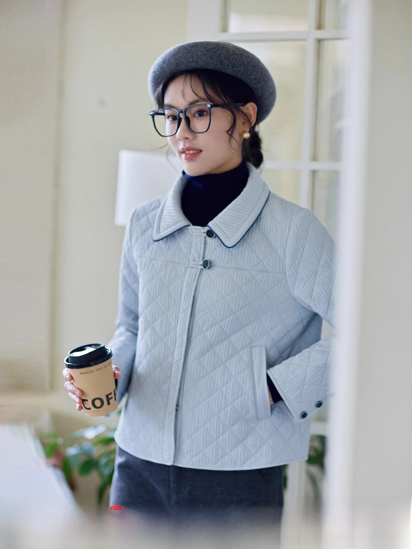 Синяя хлопковая куртка женская, новая зимняя модель, элегантная верхняя одежда, свободный крой, удлиненная, для повседневной носки, красная
Синяя хлопковая куртка женская, новая зимняя модель, элегантная верхняя одежда, свободный крой, удлиненная, для повседневной носки, красная