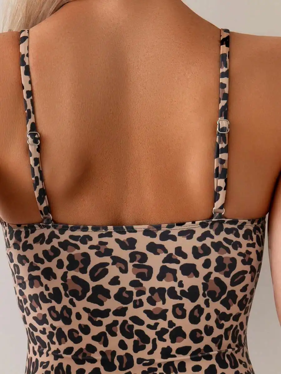 Womens Leopard Print One-Piece Swimsuit Deep V Neck Adjustable Straps Summer Beach Wear
Womens Leopard Print One-Piece Swimsuit Deep V Neck Adjustable Straps Summer Beach Wear