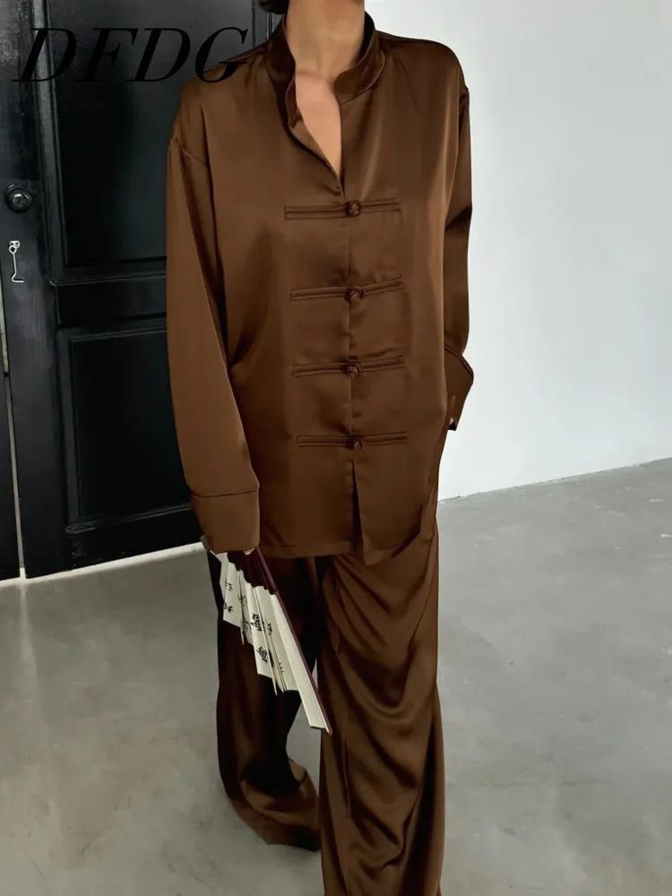 DFDG Women 2026 Spring Summer Chinese Style Two Piece Satin Frog Button Blazer High Waist Wide Leg Pants Casual Loungewear Set
DFDG Women 2026 Spring Summer Chinese Style Two Piece Satin Frog Button Blazer High Waist Wide Leg Pants Casual Loungewear Set