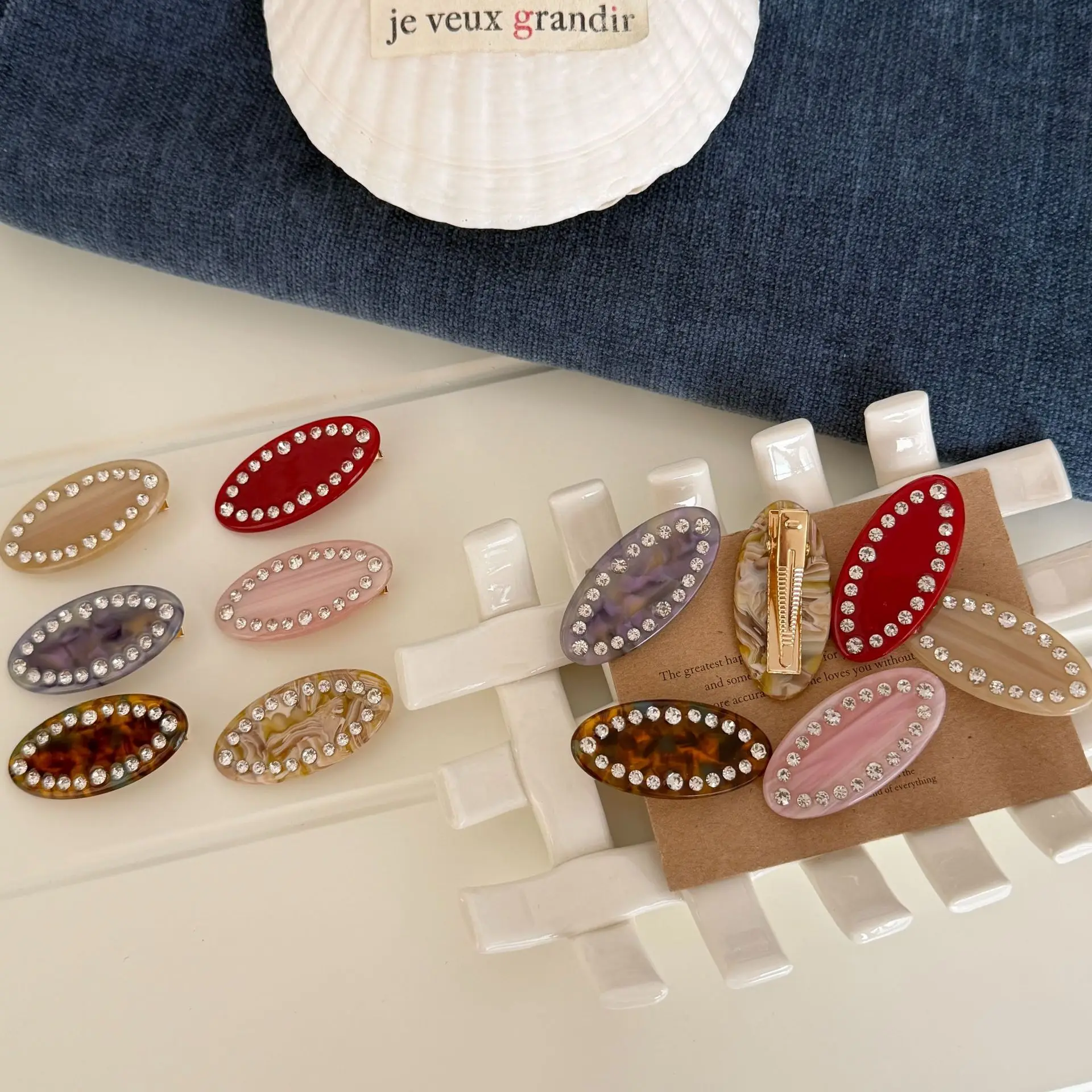 Rhinestone Acetate Oval Hair Clip for Women Side Fringe Duckbill Design Non Slip Lightweight Daily Wear High Quality
Rhinestone Acetate Oval Hair Clip for Women Side Fringe Duckbill Design Non Slip Lightweight Daily Wear High Quality