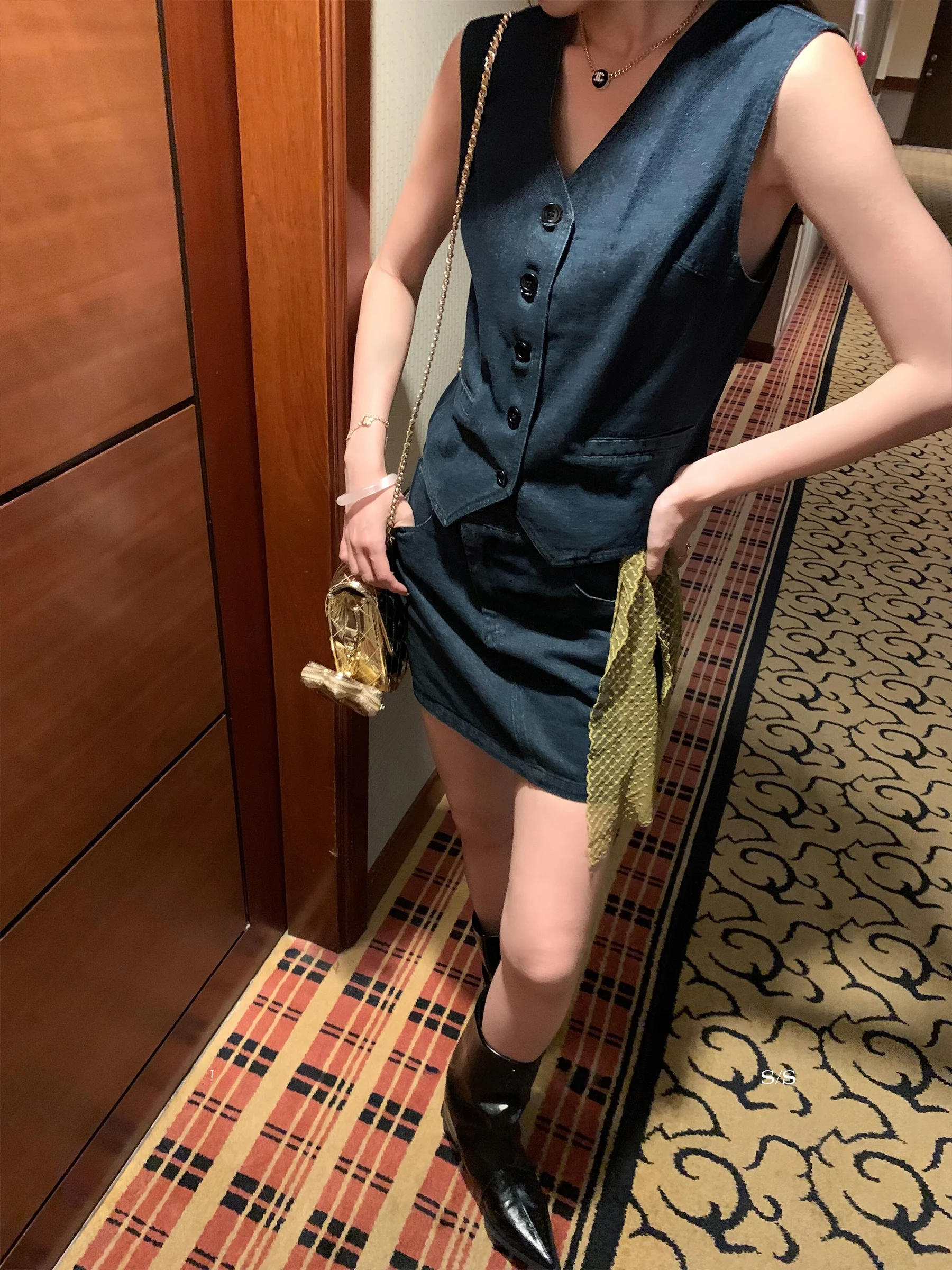 SSRUAN Джинсовая юбка женская летняя новая А-силуэта облегающая синяя с высокой талией, не просвечивающая, повседневная, хлопковая
SSRUAN Джинсовая юбка женская летняя новая А-силуэта облегающая синяя с высокой талией, не просвечивающая, повседневная, хлопковая