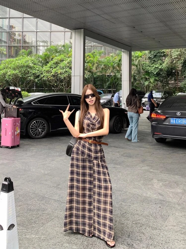 Sexy Swinging Collar Tank Tops and High Waist Long Skirts High end Temperament Vintage Plaid Women Summer 2 Pieces Set
Sexy Swinging Collar Tank Tops and High Waist Long Skirts High end Temperament Vintage Plaid Women Summer 2 Pieces Set