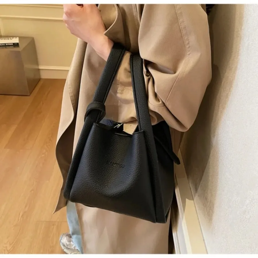 Fashionable summer senior litchi grain temperament handbag simple hundreds of handbags single-shoulder crossbody women's bags
Fashionable summer senior litchi grain temperament handbag simple hundreds of handbags single-shoulder crossbody women's bags