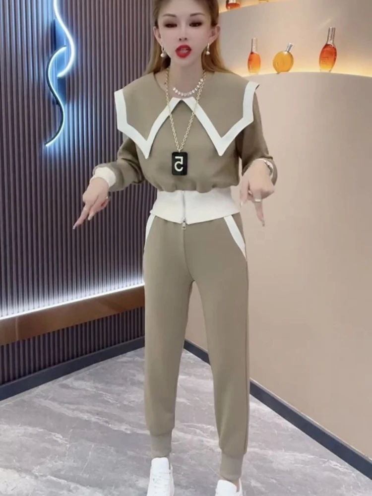 Korean version casual set women's autumn new trend slimming navy collar top leg binding pants color blocking two-piece set
Korean version casual set women's autumn new trend slimming navy collar top leg binding pants color blocking two-piece set