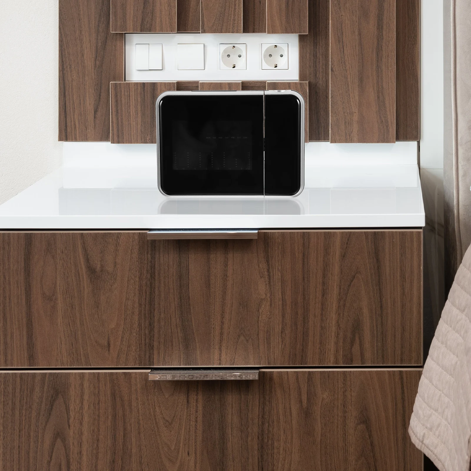 Led Projector Alarm Clock Digital Time Display 12/24H 90 Degree Adjustable Projection Wall Ceiling Modern Bedroom Clock
Led Projector Alarm Clock Digital Time Display 12/24H 90 Degree Adjustable Projection Wall Ceiling Modern Bedroom Clock