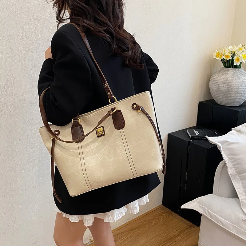 Модная женская сумка через плечо с цветными блоками, новинка 2023 года, легкая винтажная сумка через плечо, повседневная просторная сумка для ежедневного использования
Модная женская сумка через плечо с цветными блоками, новинка 2023 года, легкая винтажная сумка через плечо, повседневная просторная сумка для ежедневного использования