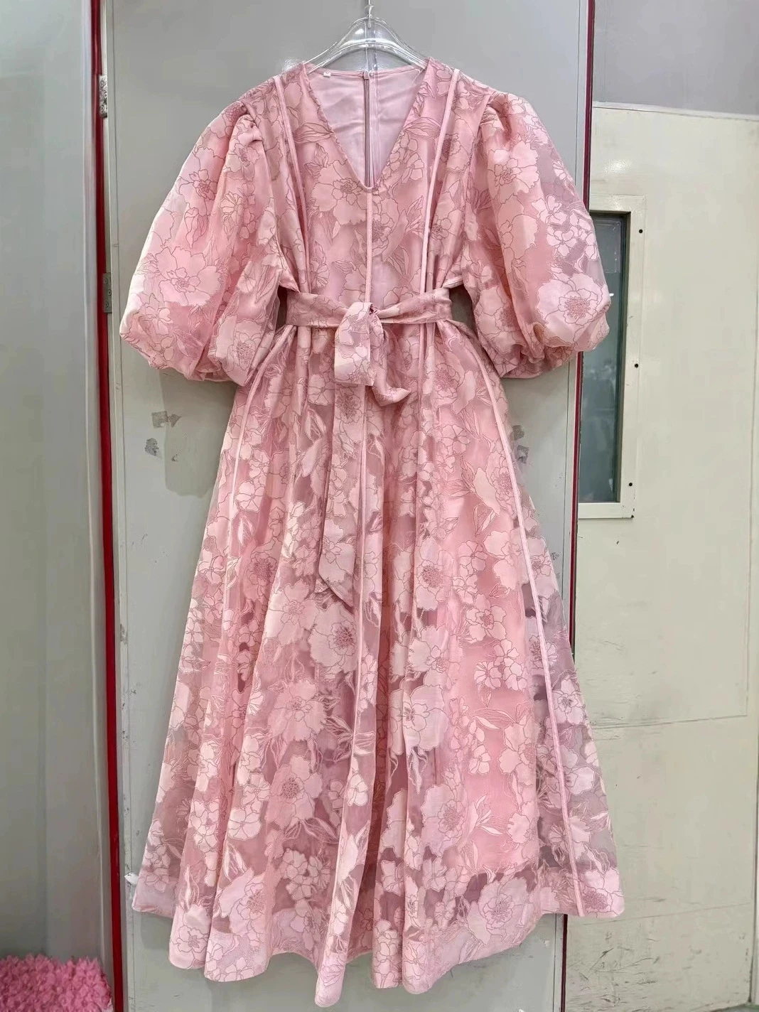 Модельер свободный женский новый элегантный жаккардовый повседневный пояс с v-образным вырезом и цветочной вышивкой-GZDL144
Модельер свободный женский новый элегантный жаккардовый повседневный пояс с v-образным вырезом и цветочной вышивкой-GZDL144