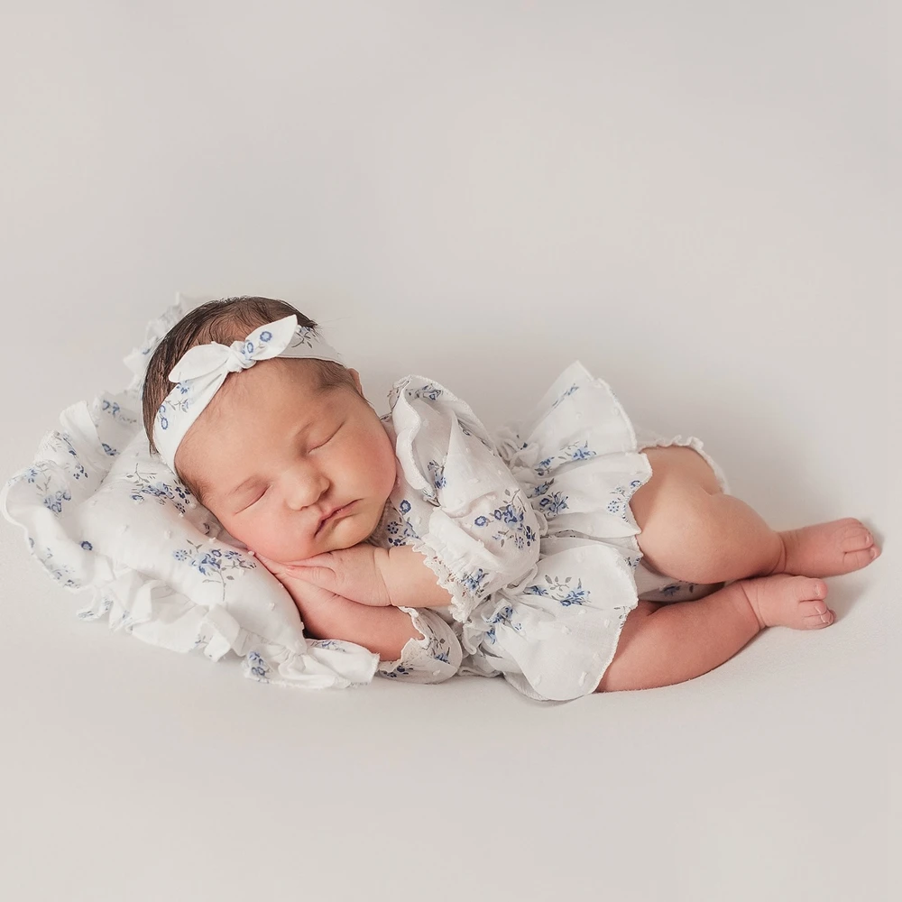 Newborn Baby Girl Blue Floral Print Ruffled Romper with Matching Bow Headband Infant Photography Outfit Newborn Photo Clothes
Newborn Baby Girl Blue Floral Print Ruffled Romper with Matching Bow Headband Infant Photography Outfit Newborn Photo Clothes