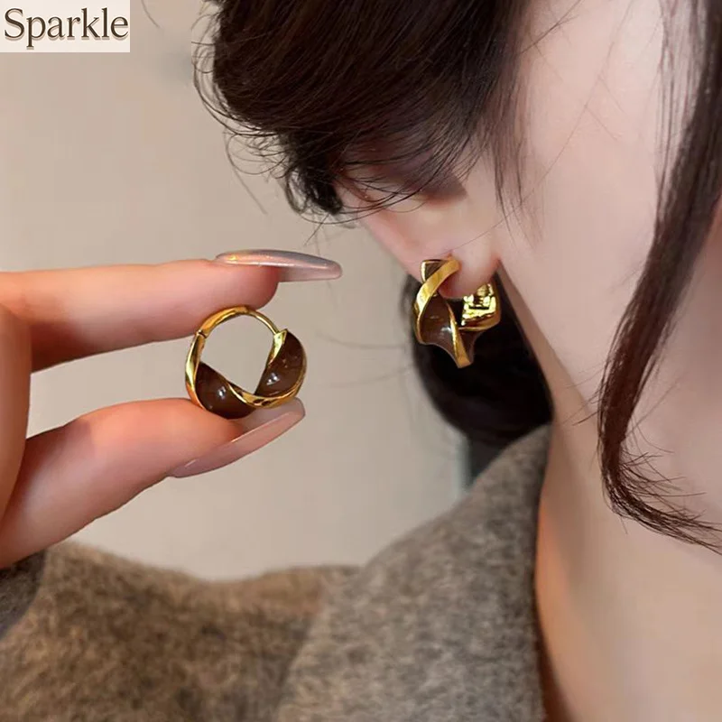 Trendy Maillard Enamel Drip Wave Hoop Earrings for Women Lady Charm Ear Accessories Simple Stud OL Daily wear Luxury Jewelry 
Trendy Maillard Enamel Drip Wave Hoop Earrings for Women Lady Charm Ear Accessories Simple Stud OL Daily wear Luxury Jewelry