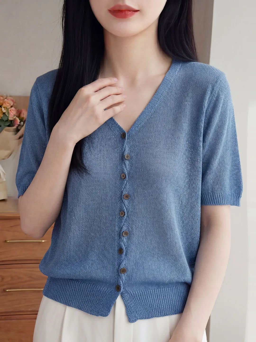 Korean Style V-Neck Short Sleeve Knitted Open Cardigan Women's Summer Button Design Age-Defying Gentle Outerwear T-Shirt
Korean Style V-Neck Short Sleeve Knitted Open Cardigan Women's Summer Button Design Age-Defying Gentle Outerwear T-Shirt