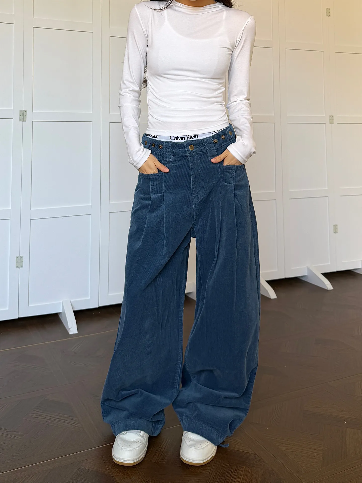 Retro American Street Blue Corduroy Straight Leg Work Pants Men Women Loose Casual Trousers Winter Season Non-deformable
Retro American Street Blue Corduroy Straight Leg Work Pants Men Women Loose Casual Trousers Winter Season Non-deformable