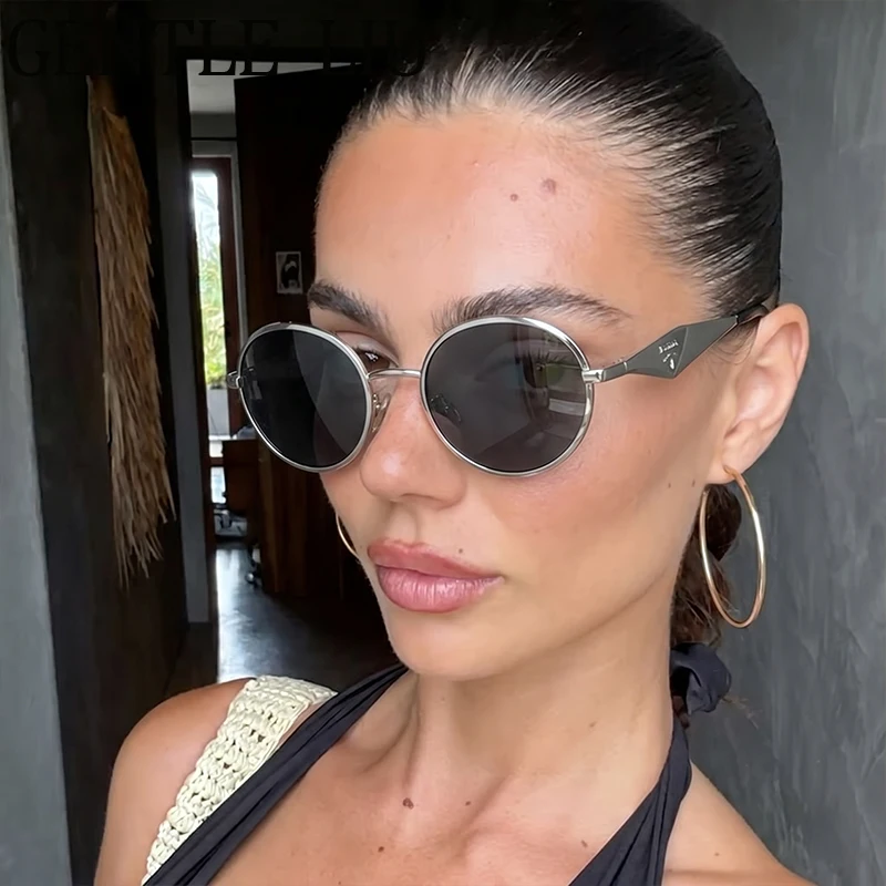 Punk Round Photochromic Sunglasses Women 2026 Luxury Designer Vintage Metal Frame Oval Travelling Sun Glasses For Ladies Eyewear
Punk Round Photochromic Sunglasses Women 2026 Luxury Designer Vintage Metal Frame Oval Travelling Sun Glasses For Ladies Eyewear