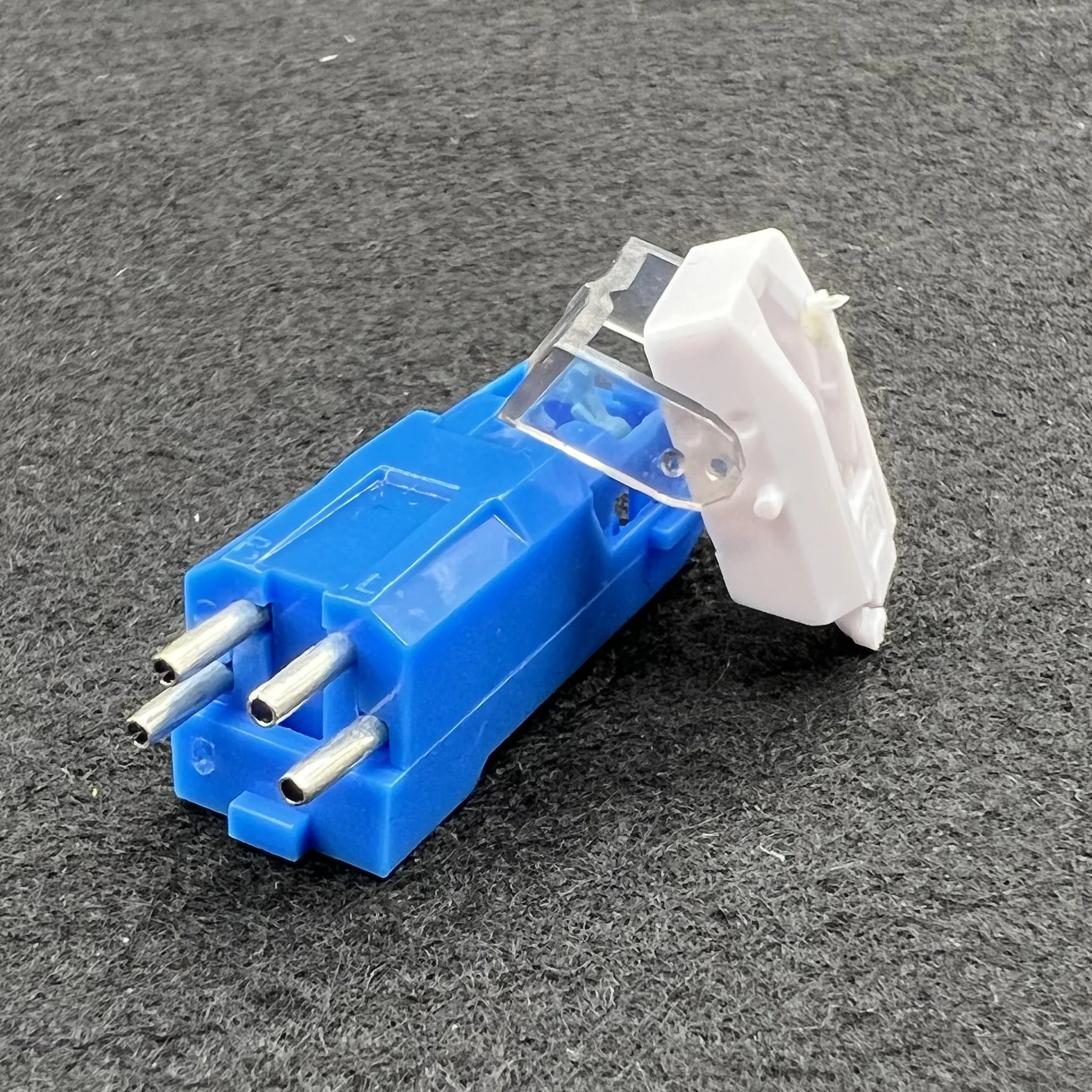 Stereo piezoelectric phono cartridge needle for retro phonograph Turntable player
Stereo piezoelectric phono cartridge needle for retro phonograph Turntable player