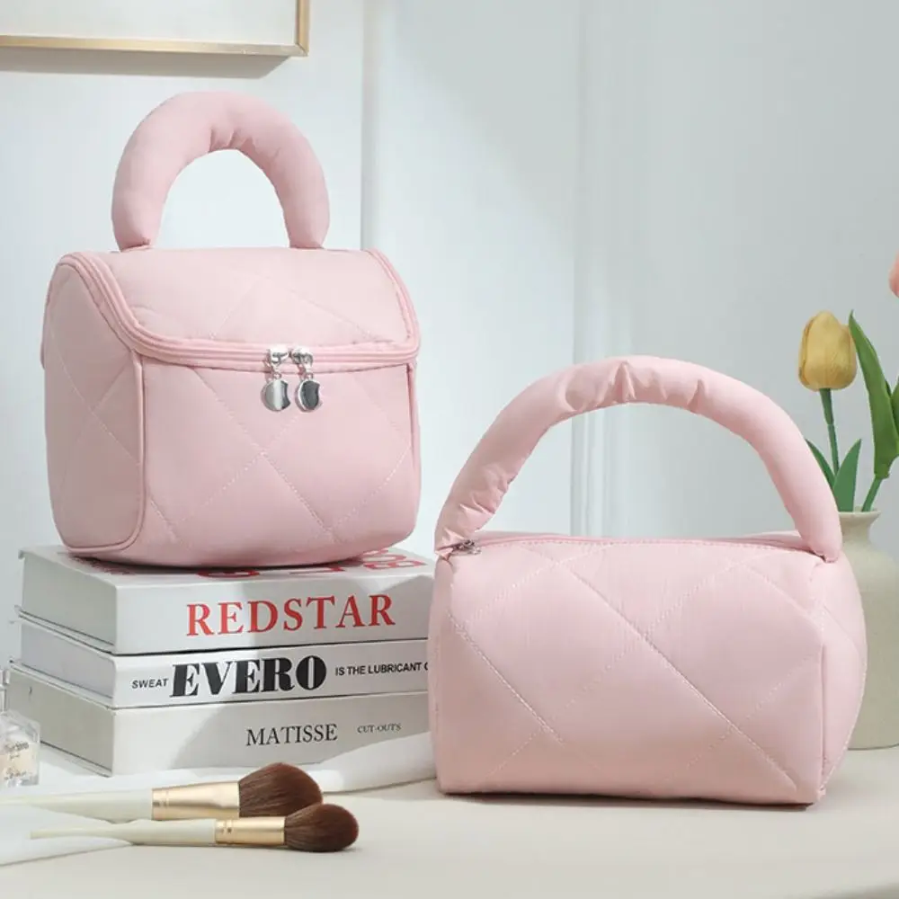 Large Capacity Cute Cabin Makeup Bag House-shaped Square Handheld Cosmetic Case Pure Color Zipper Portable Storage Bag Outdoor
Large Capacity Cute Cabin Makeup Bag House-shaped Square Handheld Cosmetic Case Pure Color Zipper Portable Storage Bag Outdoor