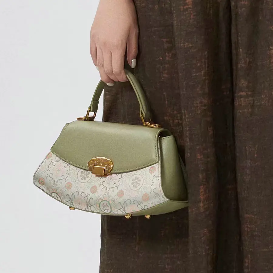Light Luxury Niche Style Women's Green Handbag With Mulberry Silk Jacquard Song Brocade & Leather Patchwork Crossbody Bags Lady
Light Luxury Niche Style Women's Green Handbag With Mulberry Silk Jacquard Song Brocade & Leather Patchwork Crossbody Bags Lady
