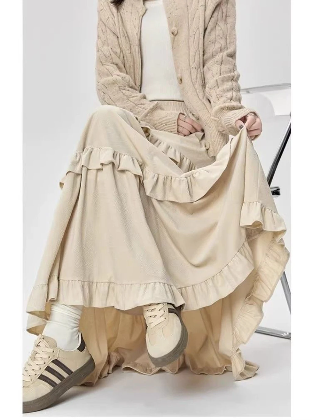 Осенние и зимние юбки средней длины, женские бархатные юбки, осенние и зимние корейские эластичные лоскутные полуюбки с рюшами в стиле ретро.
Осенние и зимние юбки средней длины, женские бархатные юбки, осенние и зимние корейские эластичные лоскутные полуюбки с рюшами в стиле ретро.