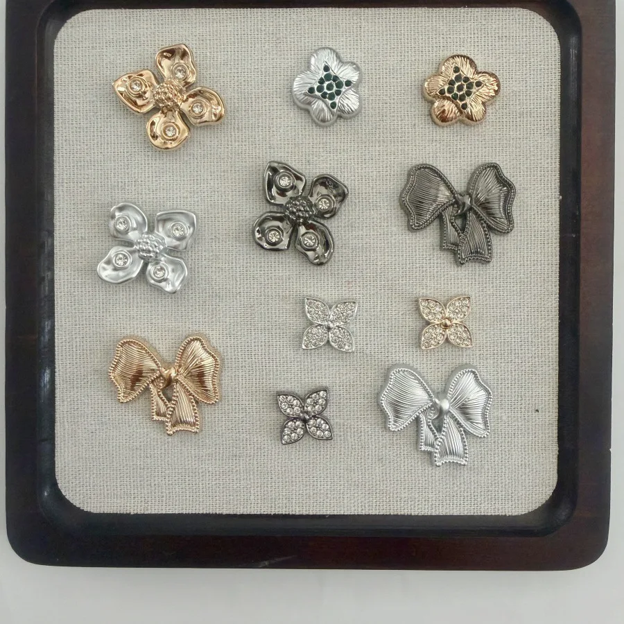 Hot Sale Gold Series Rhinestone Heart Four Leaf Clover Bow Shoe Charms Accessories for Ballet Shoe Sandals Clogs Buckle Decor
Hot Sale Gold Series Rhinestone Heart Four Leaf Clover Bow Shoe Charms Accessories for Ballet Shoe Sandals Clogs Buckle Decor