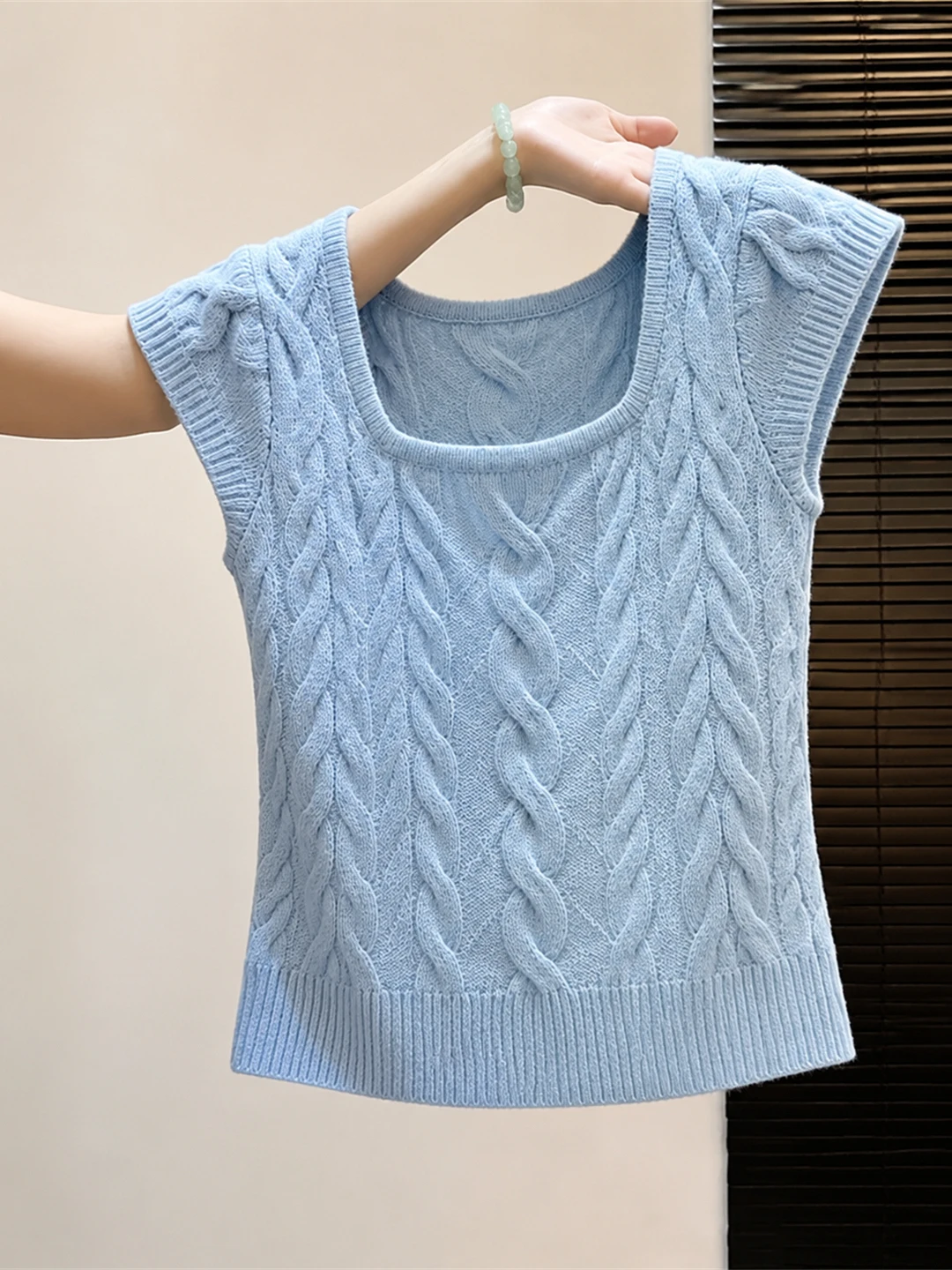 Elegant Ice Silk Knitted Top Square Collar Short Sleeve Floral Pattern Sun Protection Women's Fashion Commute Wear Summer 2026
Elegant Ice Silk Knitted Top Square Collar Short Sleeve Floral Pattern Sun Protection Women's Fashion Commute Wear Summer 2026