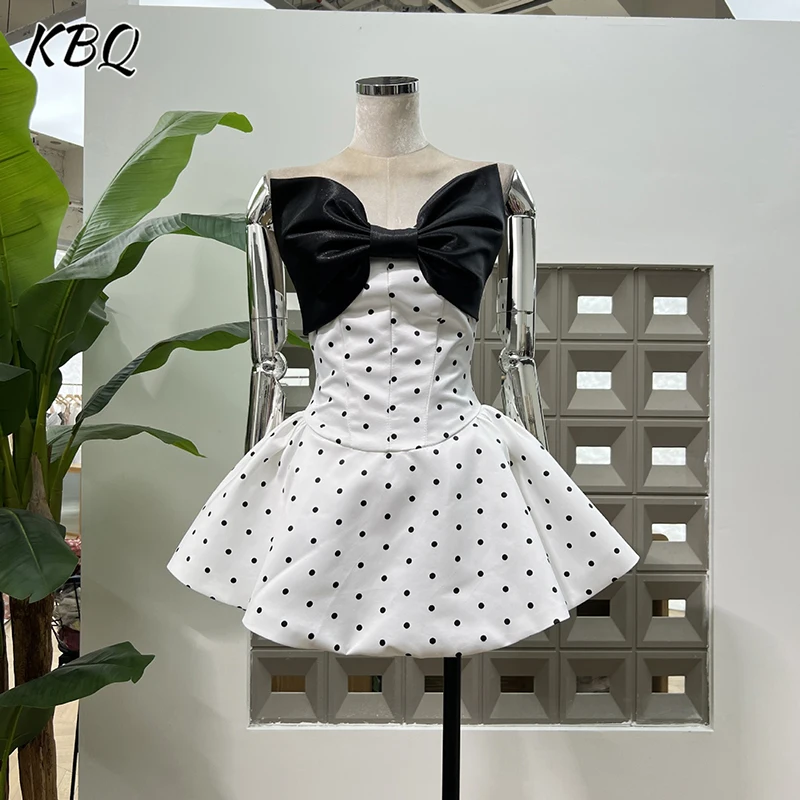 KBQ Hit Color Spliced Bowknot Elegant Mini Dresses for Women Strapless Sleeveless Patchwork Dot Print Dress Female Clothing New
KBQ Hit Color Spliced Bowknot Elegant Mini Dresses for Women Strapless Sleeveless Patchwork Dot Print Dress Female Clothing New