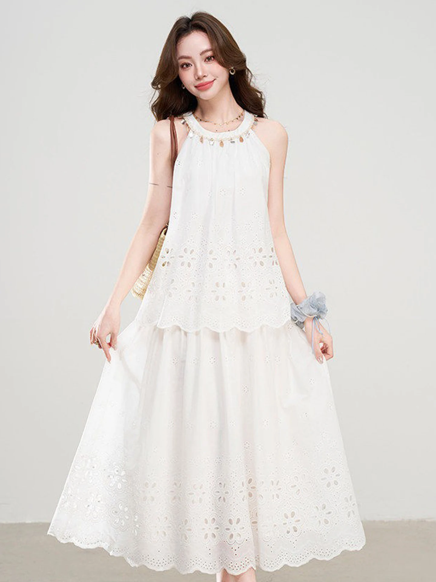 Bohemian Style Vacation White Dress Sleeveless Hanging Neck Gown Summer New Fashion Classy Long Dress French Style A-Line Skirt
Bohemian Style Vacation White Dress Sleeveless Hanging Neck Gown Summer New Fashion Classy Long Dress French Style A-Line Skirt
