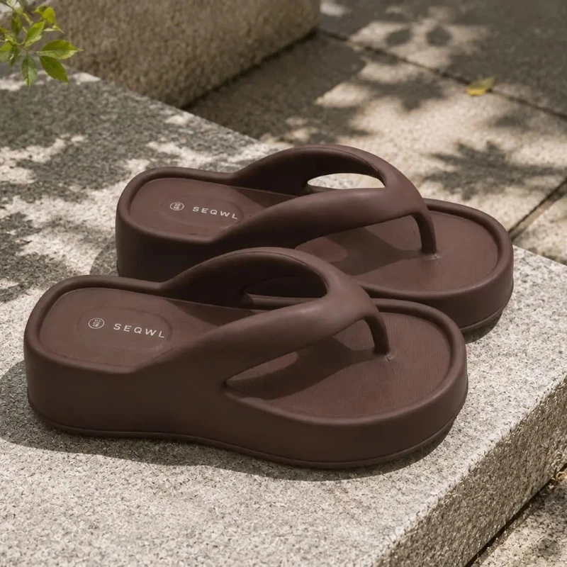 Comfortable, fashionable and versatile summer outerwear, height increasing beach shoes with sponge heel and thick sole
Comfortable, fashionable and versatile summer outerwear, height increasing beach shoes with sponge heel and thick sole