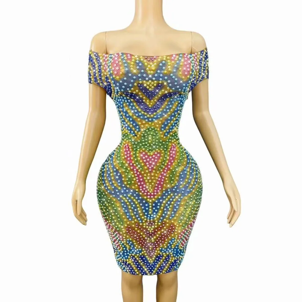 Сексуальное платье с открытыми плечами и блестящим жемчугом, эластичное сетчатое красочное платье, вечерний наряд для дня рождения, модный показ, сценическая одежда для фотосессии
Сексуальное платье с открытыми плечами и блестящим жемчугом, эластичное сетчатое красочное платье, вечерний наряд для дня рождения, модный показ, сценическая одежда для фотосессии