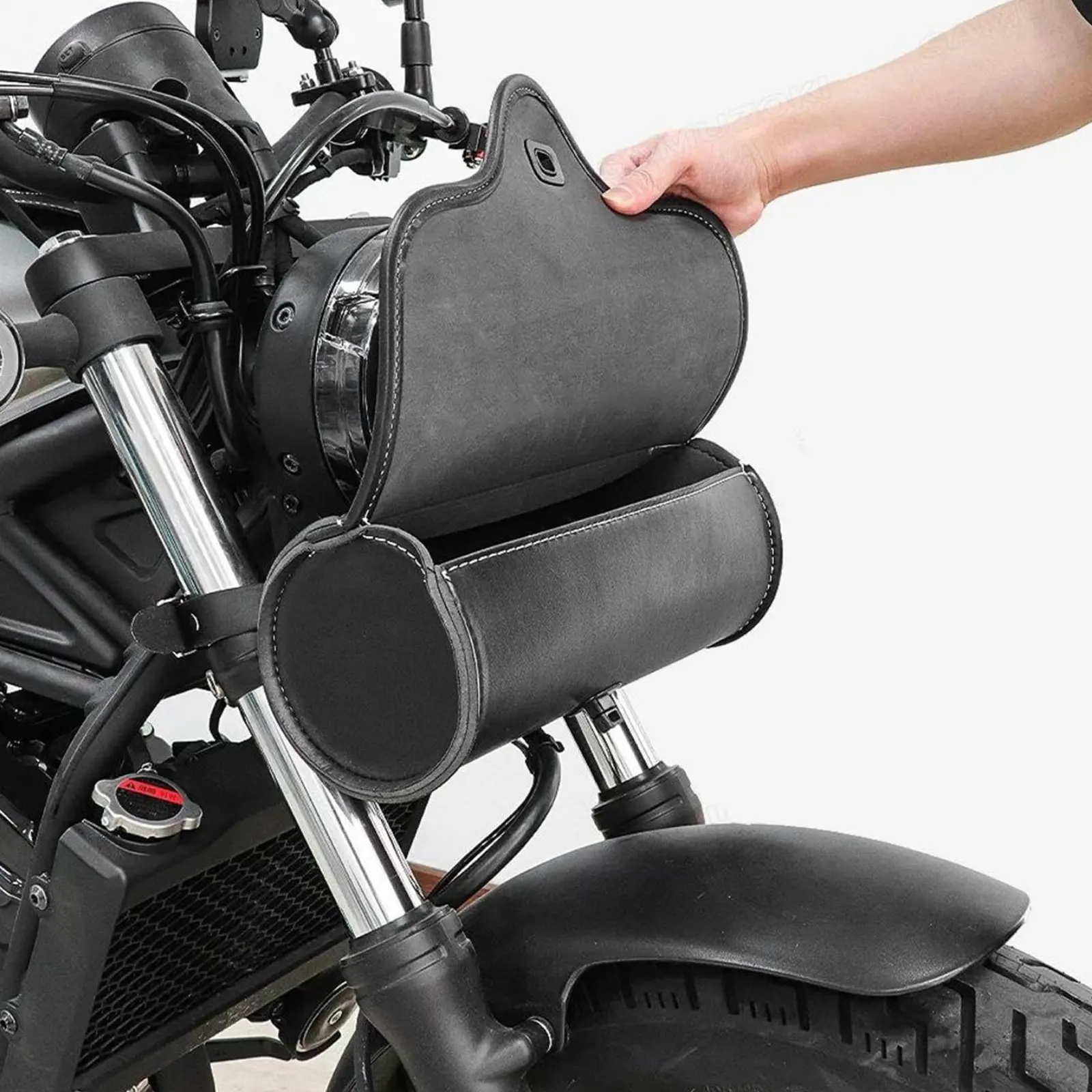 Vintage Leather Motorcycle Bag Easy to Mount Vintage Leather Handlebar Bag Bike Accessory Long-Lasting Transport Gear
Vintage Leather Motorcycle Bag Easy to Mount Vintage Leather Handlebar Bag Bike Accessory Long-Lasting Transport Gear