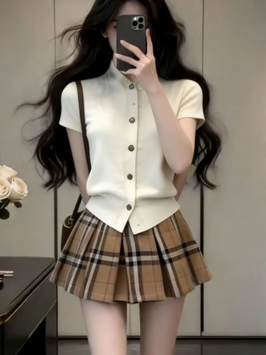 Spring 2026 Faion Plaid irt And High Waist Skirt Set Women's Slim Fit Stand Collar Patchwork Gingham Print Two Piece Suit
Spring 2026 Faion Plaid irt And High Waist Skirt Set Women's Slim Fit Stand Collar Patchwork Gingham Print Two Piece Suit
