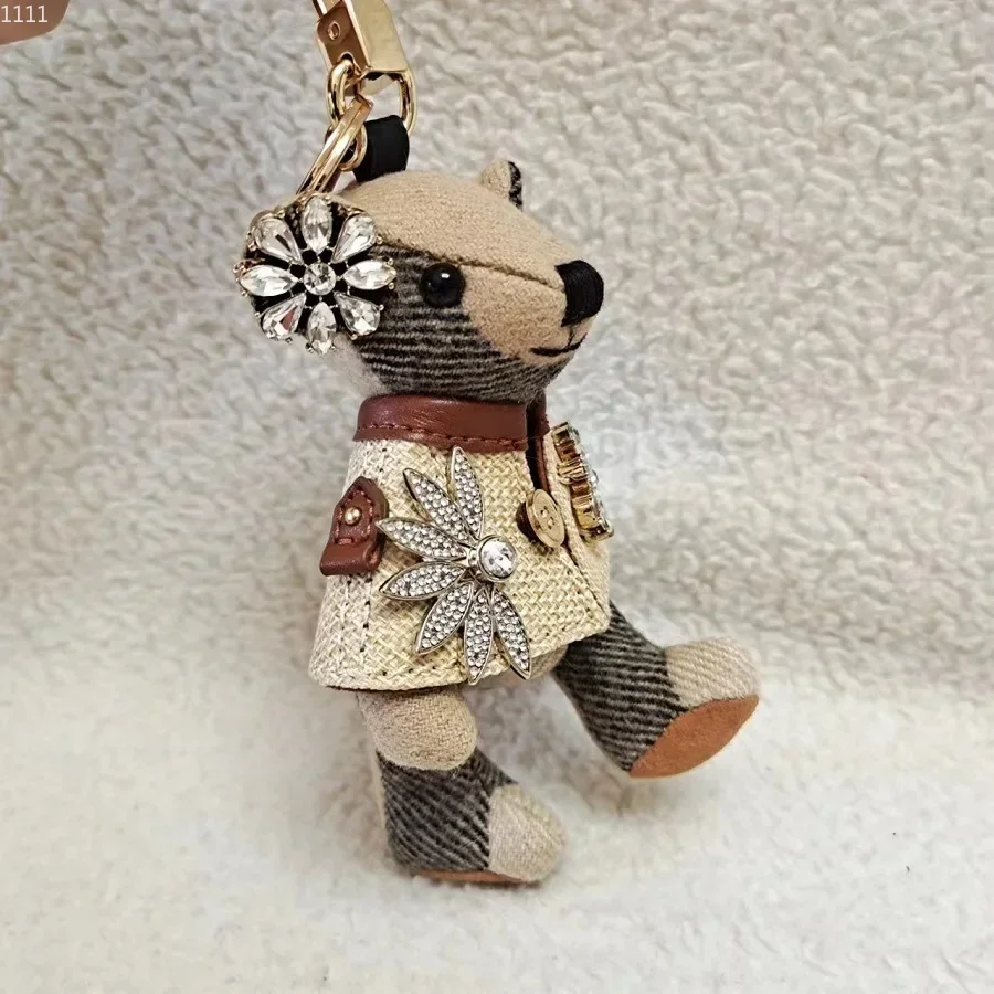 Украшение для автомобиля в виде бриллианта
Украшение для автомобиля в виде бриллианта