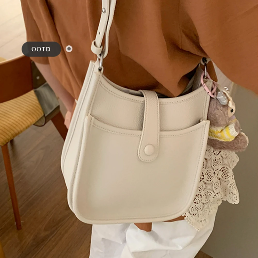 Women Small Tote Bags Pu Leather Underarm Bucket Bag Large Capacity Female Leisure Commuting Shoulder Packs Lady Crossbody Bags
Women Small Tote Bags Pu Leather Underarm Bucket Bag Large Capacity Female Leisure Commuting Shoulder Packs Lady Crossbody Bags