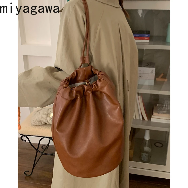 Miyagawa Korean Niche Backpack for Women's New Retro Bucket Bag Casual Large Capacity Backpacks
Miyagawa Korean Niche Backpack for Women's New Retro Bucket Bag Casual Large Capacity Backpacks