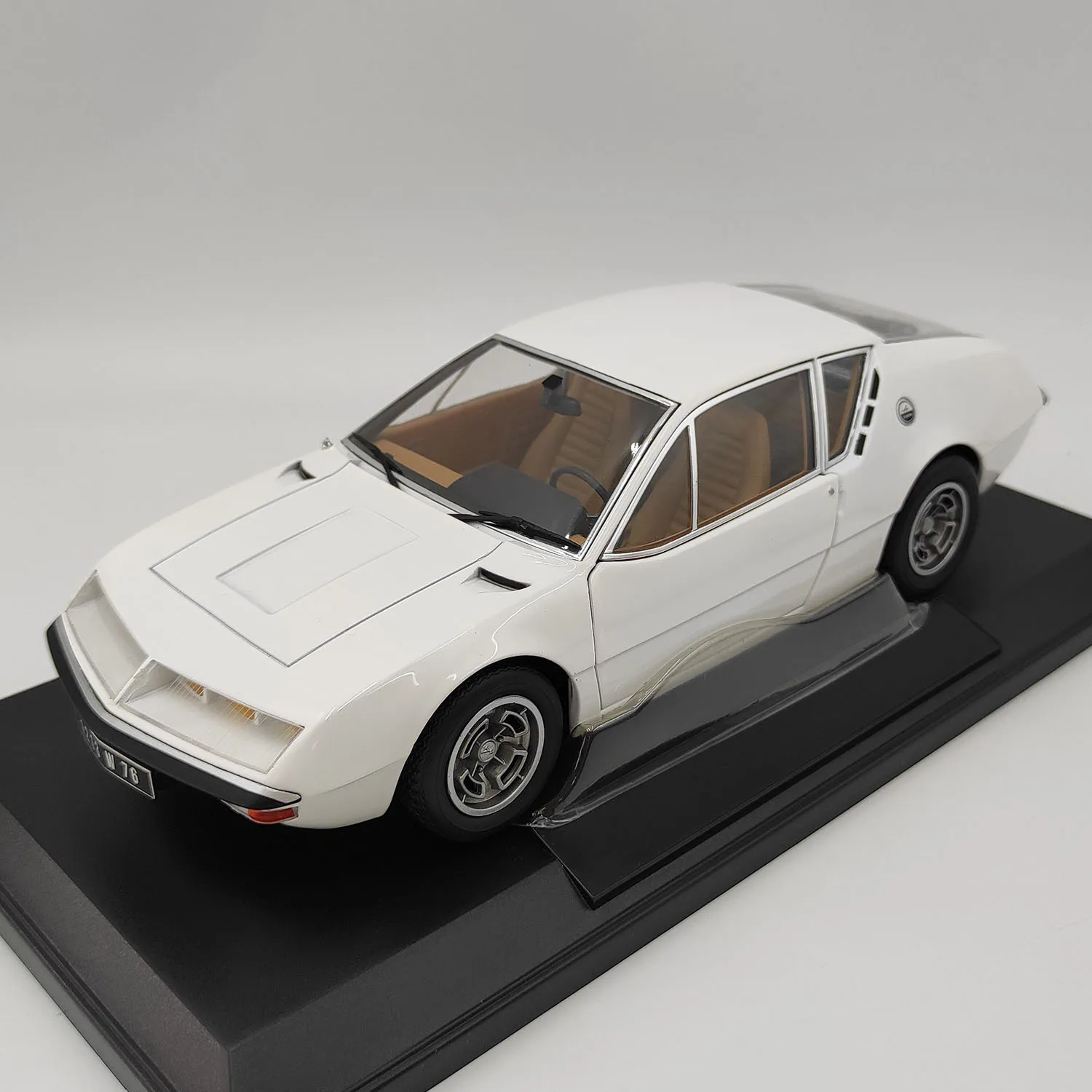 Diecast NOREV 1/18 Scale Renault Alpine A310 1600vf Alloy Car Model White Collectible Toy Gift Souvenir Display Ornament
Diecast NOREV 1/18 Scale Renault Alpine A310 1600vf Alloy Car Model White Collectible Toy Gift Souvenir Display Ornament