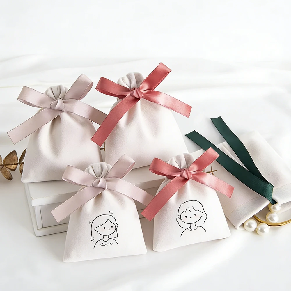50Pcs Custom Logo Jewelry Velvet Bag With Bow Ribbon Personalized Gift Pouches Wedding Candy Packing Cosmetic Party Decoration
50Pcs Custom Logo Jewelry Velvet Bag With Bow Ribbon Personalized Gift Pouches Wedding Candy Packing Cosmetic Party Decoration