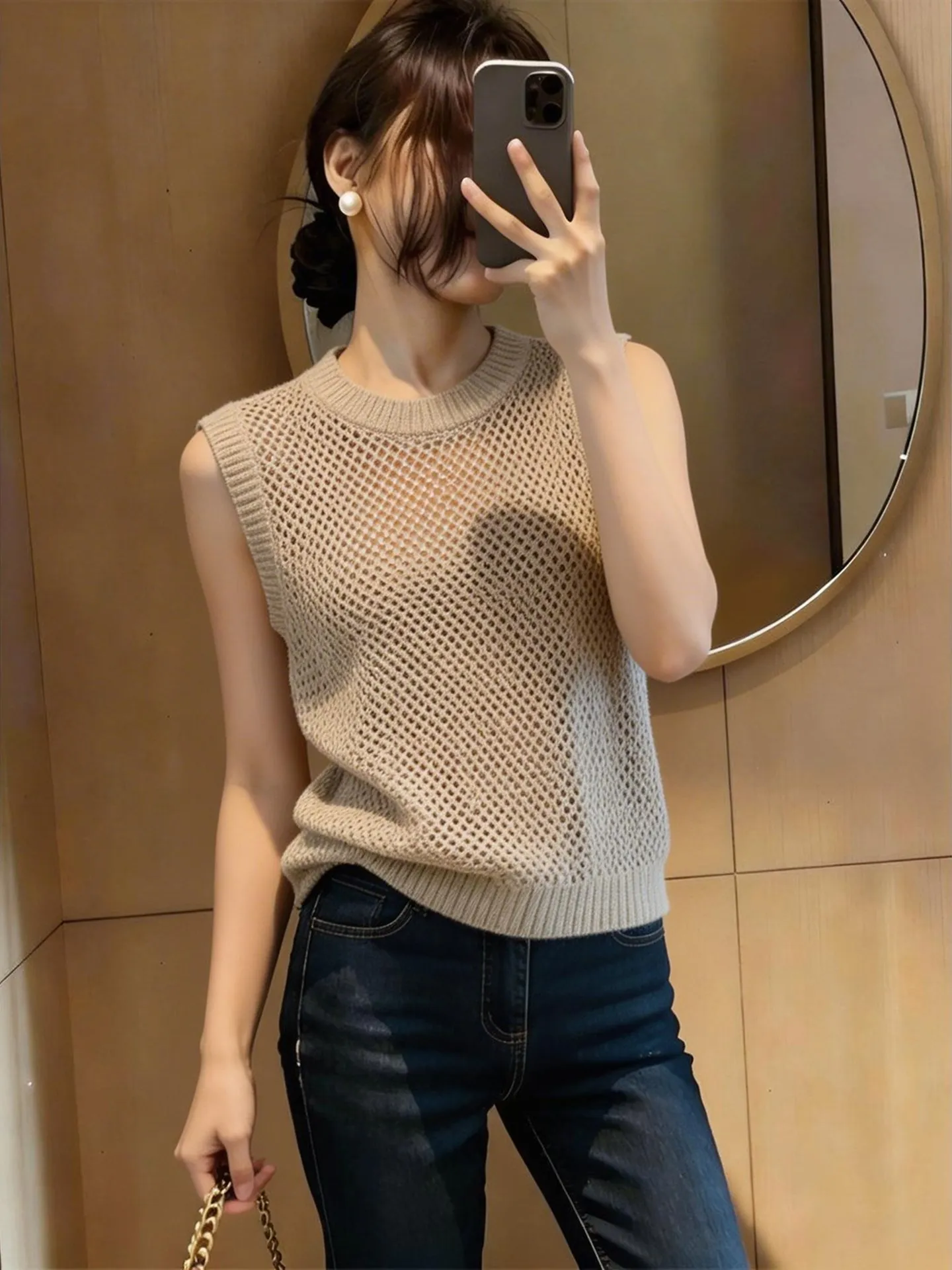 Fashionable Knitted Sleeveless Vest Women's Style Spring Summer New Lazy Atmosphere Slimming Top High Waist Commute Style
Fashionable Knitted Sleeveless Vest Women's Style Spring Summer New Lazy Atmosphere Slimming Top High Waist Commute Style