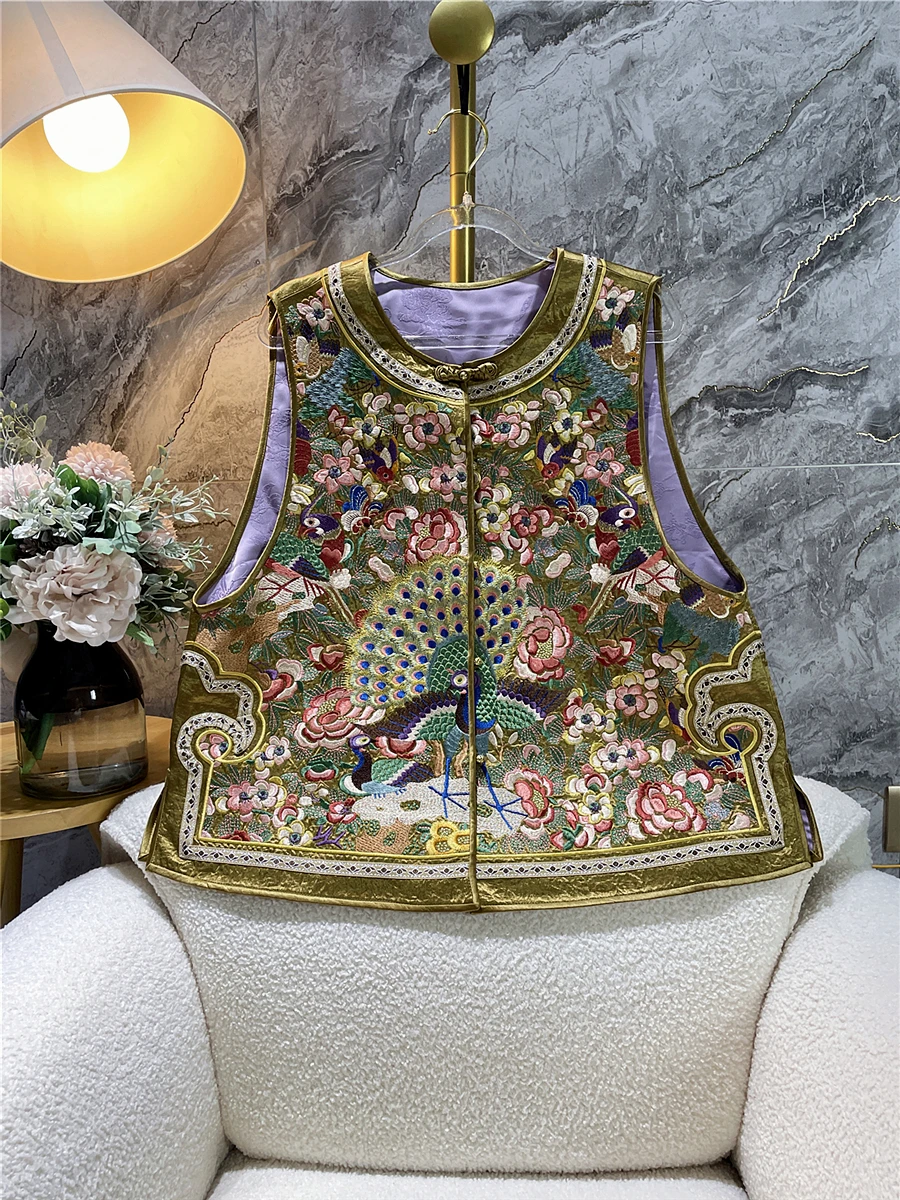 New Chinese Sle Heavy Embroidery Silk Brocade Loose Top Women's Vest with Peaco Tail Design And Luy Cloud Head Design
New Chinese Sle Heavy Embroidery Silk Brocade Loose Top Women's Vest with Peaco Tail Design And Luy Cloud Head Design