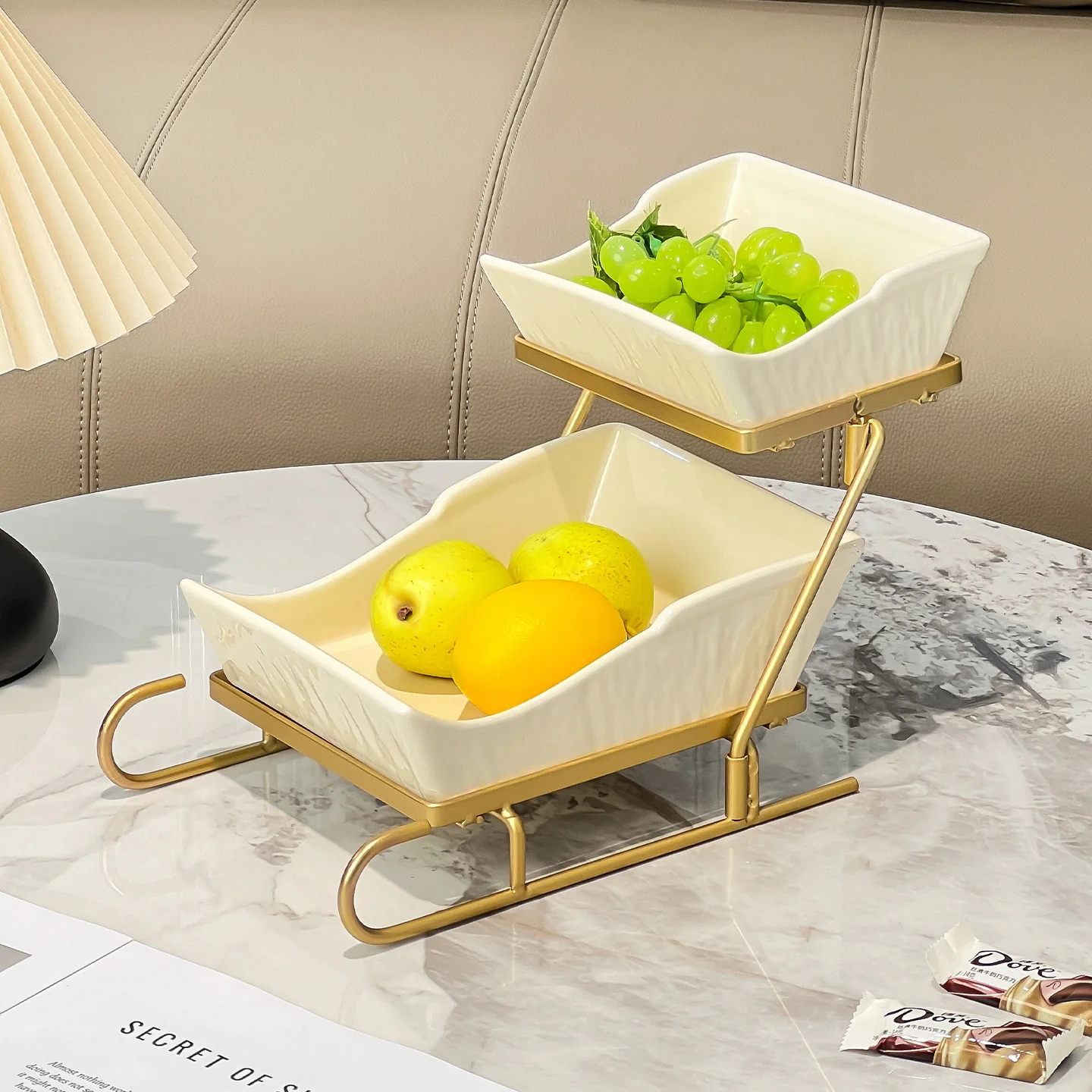 Европейская двухслойная керамическая тарелка с фруктами, двухъярусная сервировочная подставка, журнальный столик, центральная часть послеобеденного чая, закуски, подарок для семьи
Европейская двухслойная керамическая тарелка с фруктами, двухъярусная сервировочная подставка, журнальный столик, центральная часть послеобеденного чая, закуски, подарок для семьи