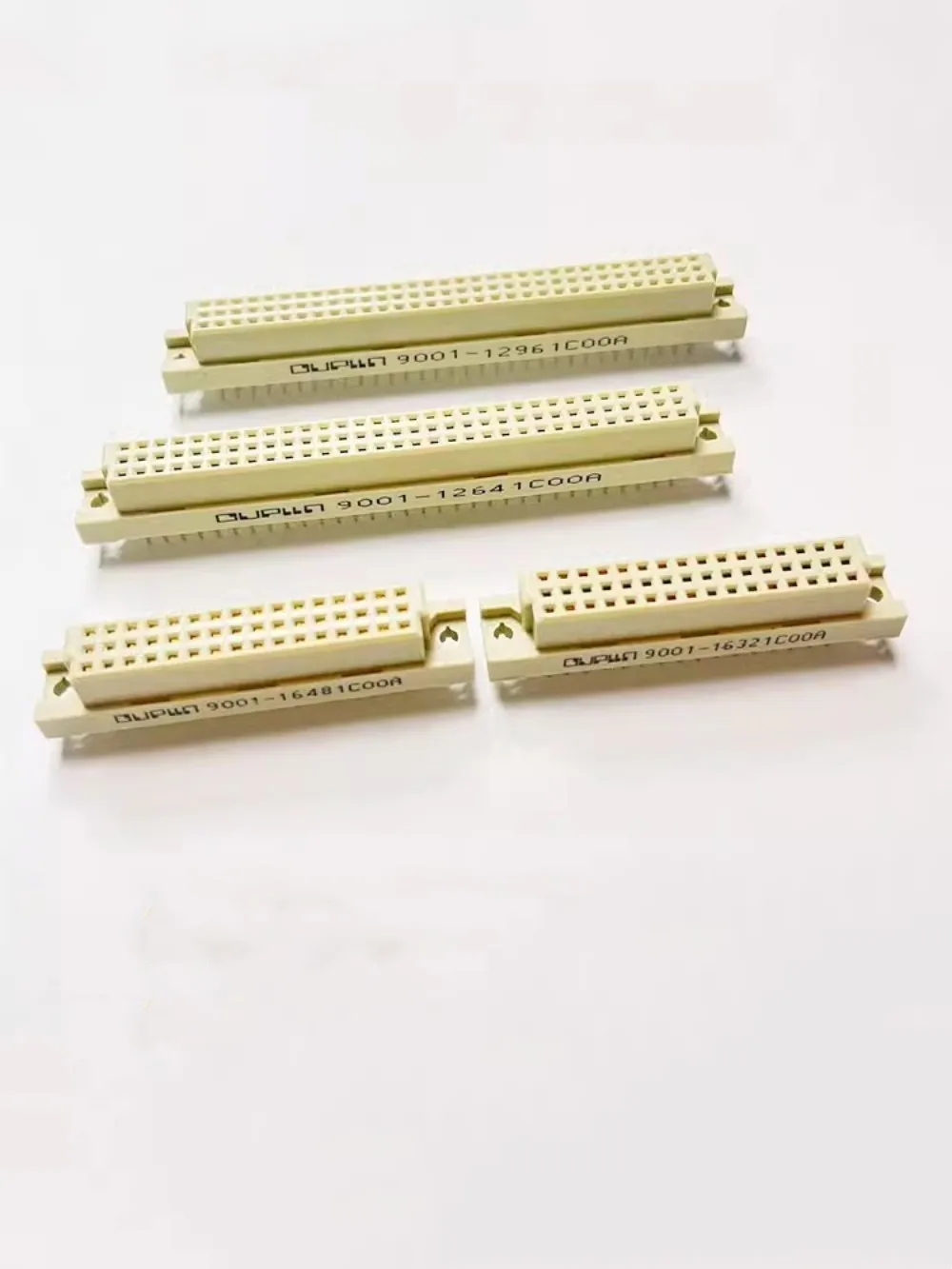 50pcs Connector 9001 Socket 3 rows 64 are empty in the middle 11641/12641/13641/14641
50pcs Connector 9001 Socket 3 rows 64 are empty in the middle 11641/12641/13641/14641