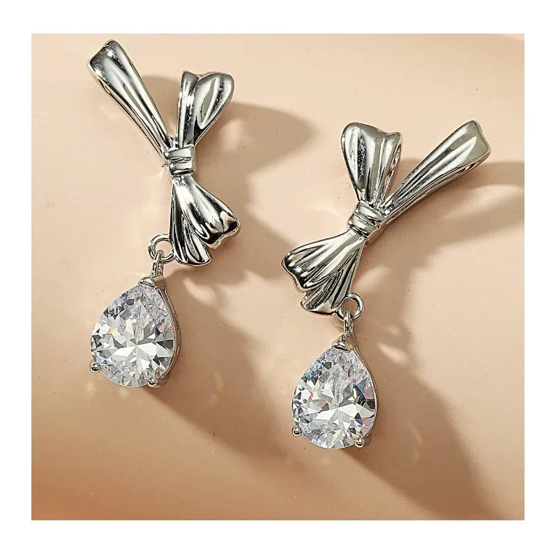 Bow Earrings Women's Summer Temperament Socialite Stud Earrings Year New High-end Cold Sexy Wind Stud Earrings
Bow Earrings Women's Summer Temperament Socialite Stud Earrings Year New High-end Cold Sexy Wind Stud Earrings