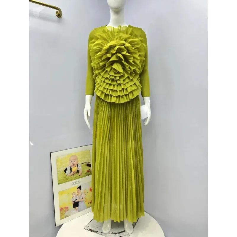 2025 Spring Festival Wholesale New Pleats Solid Color Hand-cranked Disc Flower Fashion Two-piece Set Loose Women's Fashion Set
2025 Spring Festival Wholesale New Pleats Solid Color Hand-cranked Disc Flower Fashion Two-piece Set Loose Women's Fashion Set