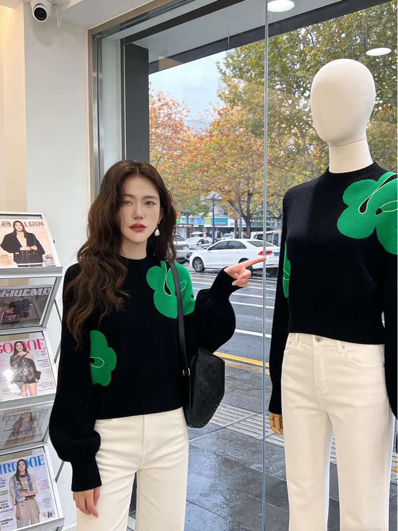 Stunning Unique Knitted Sweater Short Inner Wear Beautiful Color Block Winter Fashion High End Luxury Chic City Walk Top
Stunning Unique Knitted Sweater Short Inner Wear Beautiful Color Block Winter Fashion High End Luxury Chic City Walk Top