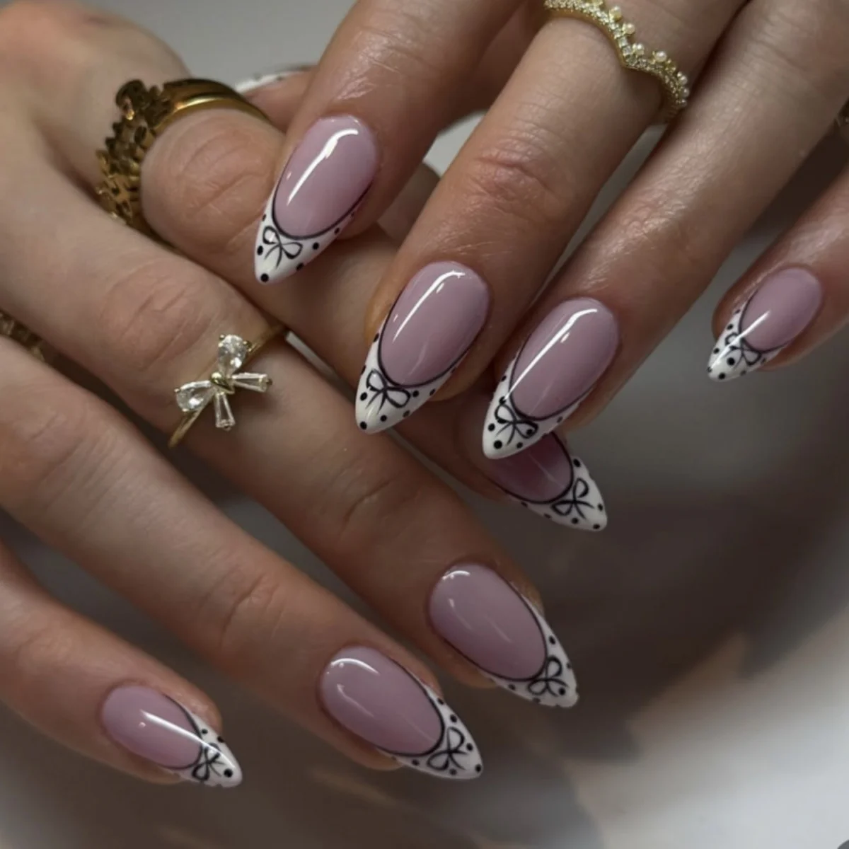24pcs Almond Fake Nail Simple White French Fashion Bow Design Press on False Nails Tips Wearable Short Manicure Sets Finished
24pcs Almond Fake Nail Simple White French Fashion Bow Design Press on False Nails Tips Wearable Short Manicure Sets Finished