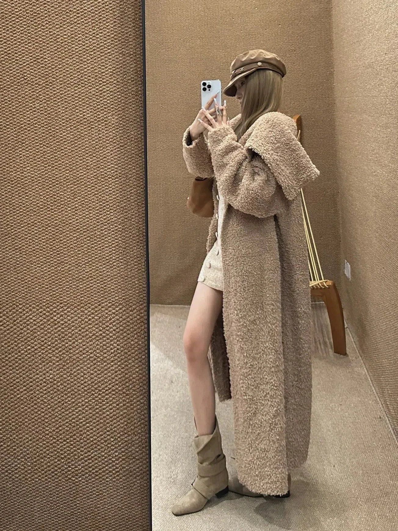 Ladies' Lamb Fur Collar Open Cardigan Coat Medium Length Lazy Style Warmth Long Sleeve Loose Fit Winter Fashion Outerwear
Ladies' Lamb Fur Collar Open Cardigan Coat Medium Length Lazy Style Warmth Long Sleeve Loose Fit Winter Fashion Outerwear