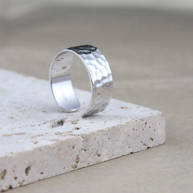 Special-interest Cool Simple And Irregular Hammer-patterned Rock-patterned Men Or Women Silver Ring
Special-interest Cool Simple And Irregular Hammer-patterned Rock-patterned Men Or Women Silver Ring